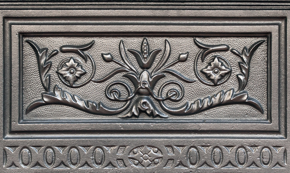 Tiled grate with oak leaf